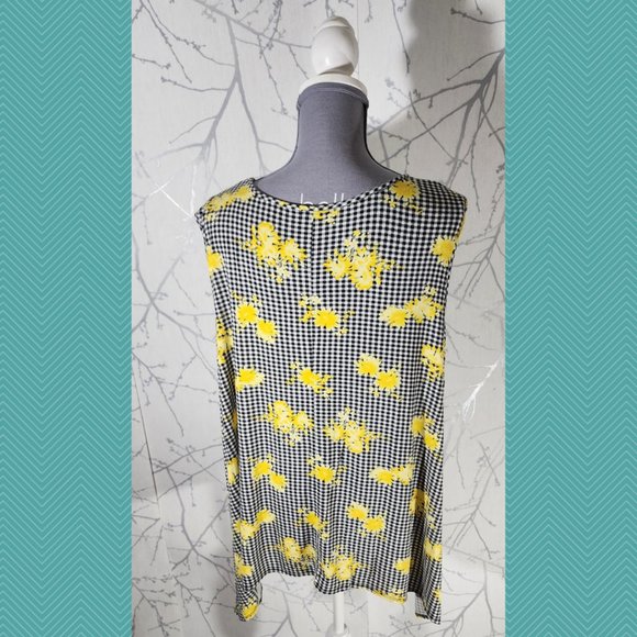 Theo & B Gingham Floral Printed V-Neck Handkerchief Tank - Picture 3 of 4